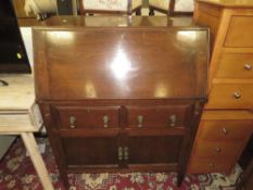 AN OAK 1930'S BUREAU W-83 CM