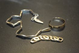 A SMALL QUANTITY OF SCRAP GOLD AND SILVER