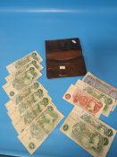 A WALLET OF £1 POUND AND 10 SHILLING BANKNOTES, INCLUDING A BLUE WORLD WAR 2 ISSUE