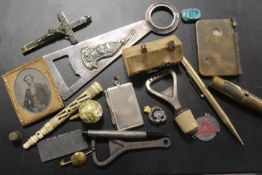 A BOX OF COLLECTABLE'S INCLUDING A GLASGOW INTERNATIONAL EXHIBITION 1901 STANHOPE