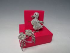 A LARGE BUTLER & WILSON DUCK BROOCH H 7 cm, TOGETHER WITH A BUTLER & WILSON 'LOVE BIRDS' STYLE