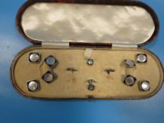 A CASED ART-DECO CUFFLINK AND STUDS SET