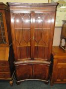 A REPRODUCTION MAHOGANY CONCAVE GLAZED CORNER CABINET H-188 CM W-92 CM