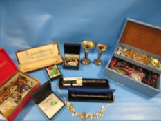 A TRAY OF ASSORTED COSTUME JEWELLERY TO INCLUDE BRACELETS, NECKLACES , WATCHES ETC
