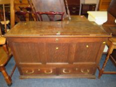 AN ANTIQUE OAK MULE CHEST WITH CROSSBANDED DETAIL - W 123 CM
