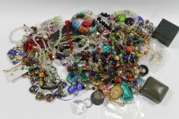 A SELECTION OF COSTUME JEWELLERY TO INCLUDE MILLEFIORE STYLE BRACELETS ETC
