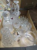 A TRAY OF ASSORTED GLASS WARE TO INCLUDE DECANTERS