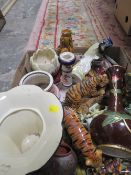 A TRAY OF ASSORTED CERAMICS TO INCLUDE TIGER FIGURES ETC