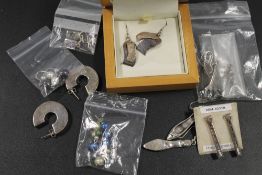 A SELECTION OF SILVER AND WHITE METAL COSTUME JEWELLERY, EARRINGS ETC