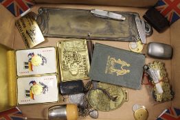 A SMALL TRAY OF VARIOUS COLLECTABLES