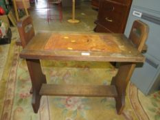 AN UNUSUAL OAK ARTS & CRAFTS STOOL H-66 W-75 CM