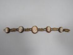 A VINTAGE CARVED SHELL CAMEO BRACELET