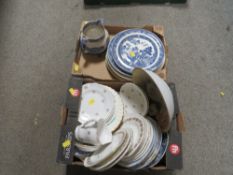 TWO SMALL TRAYS OF CERAMICS TO INCLUDE BLUE/WHITE EXAMPLES