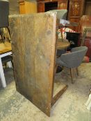 A VINTAGE OAK TABLE, 62 X 136 cm A/F