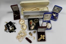 A BOX OF ASSORTED COSTUME JEWELLERY