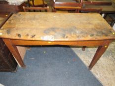 A VINTAGE OAK TABLE, 81 X 133 cm A/F