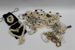 A BAG OF ASSORTED COSTUME JEWELLERY CONSISTING OF MAINLY CULTURE PEARL EXAMPLES