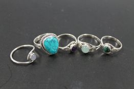 A COLLECTION OF 5 VINTAGE 925 SILVER GEMSTONE DRESS RINGS TO INCLUDE LARGE TURQUOISE, AMETHYST, JADE