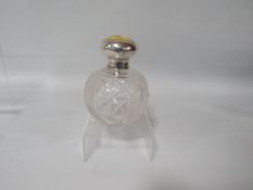 A LARGE HALLMARKED SILVER SCENT BOTTLE - LONDON 1920