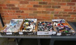 A LARGE COLLECTION OF LEGO TO INCLUDE 'BIONICLES' EXAMPLES, STAR WARS, ETC - CONTAINED IN FOUR