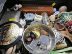A SMALL TRAY OF COLLECTABLES TO INCLUDE A QUAICH, DECO METAL CRUET, SILVER PLATED BOX ETC