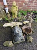 A SELECTION OF CONCRETE GARDEN STATUES, TO INCLUDE A CROCODILE AND GARGOYLE ETC
