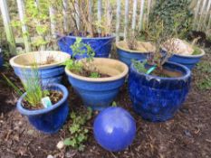 A LARGE BLUE CERAMIC GARDEN PLANTER AND SIX SMALLER PLANTERS ETC
