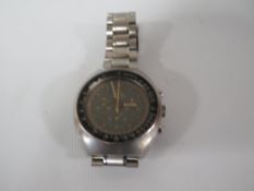 A VINTAGE OMEGA SPEEDMASTER 2 GENTS CHRONOGRAPH WRISTWATCH WITH RACING DIAL