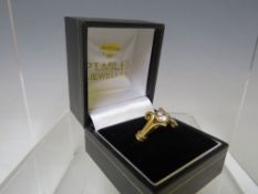 A HALLMARKED 18 CARAT GOLD HALF CARAT DIAMOND RING, in an unusual split swirl band setting, the