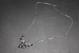 AN 18K WHITE GOLD SAPPHIRE AND DIAMOND NECKLACE, having fourteen emerald cut sapphires