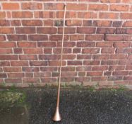 AN EARLY 20TH CENTURY COPPER COACHING HORN, L 123 cm