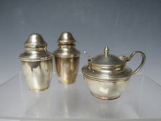 A HALLMARKED SILVER THREE PIECE CRUET SET BIRMINGHAM 1972, makers mark A.T.C., consisting of salt,
