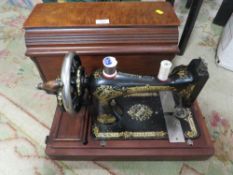 A VINTAGE CASED SINGER SEWING MACHINE J368499