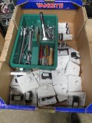 A TRAY CONTAINING APPROX 17 ELECTRICAL DIMMER SWITCHES, THREE RADIATOR THERMOSTATS AND A CARRY