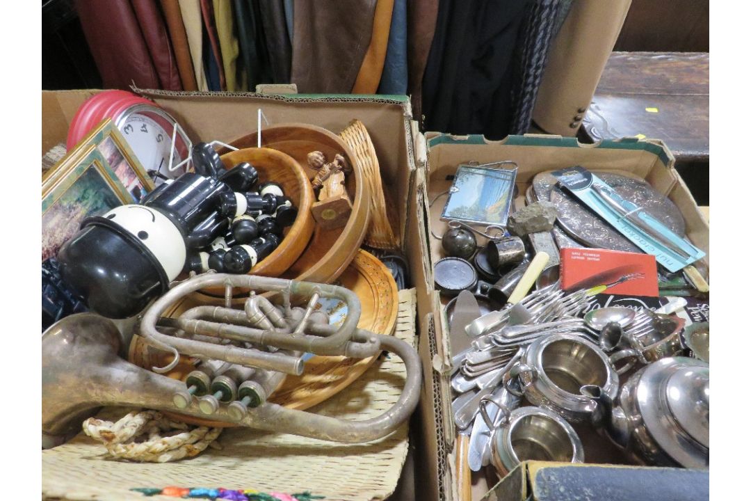 TWO TRAYS OF COLLECTABLES TO INCLUDE HOMEPRIDE FRED, SILVER PATE ETC - Image 1 of 6