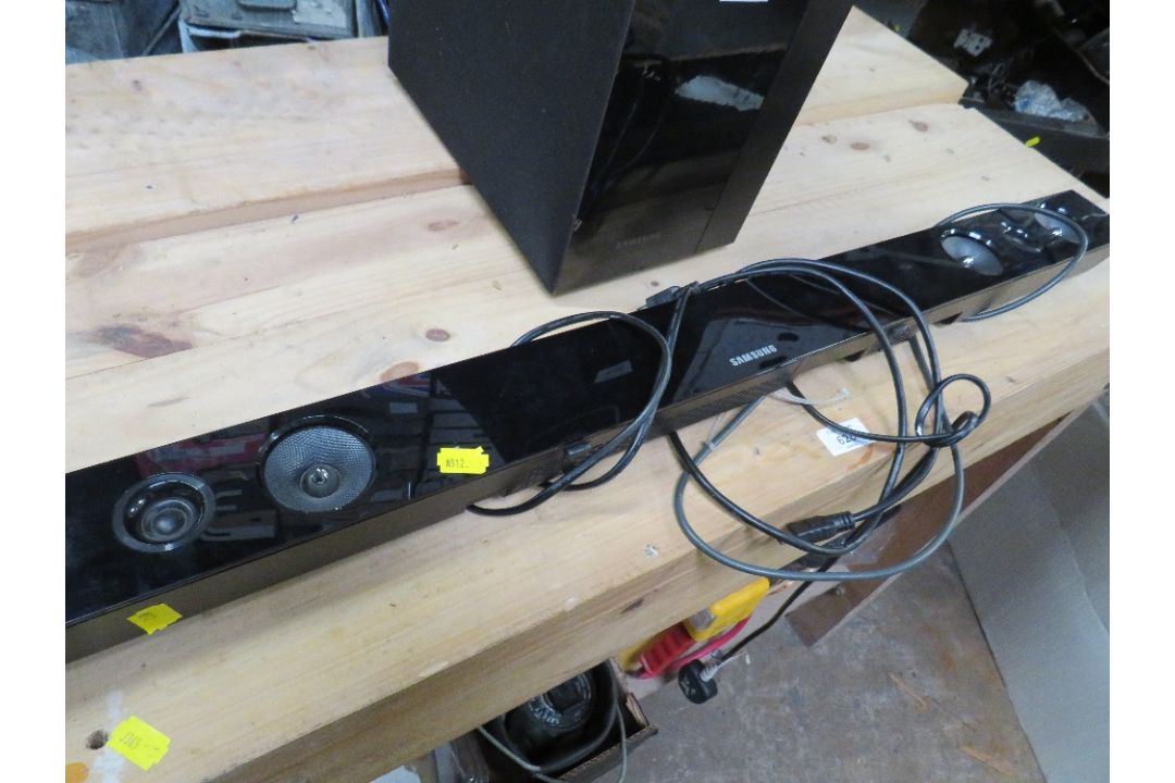 A SAMSUNG SOUND BAR AND A SUBWOOFER - Image 4 of 5