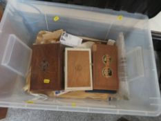 A COLLECTION OF BRITISH AND WORLD STAMPS QV-QEII LOOSE AND IN ALBUMS, TO INCLUDE A SMALL QUANTITY OF