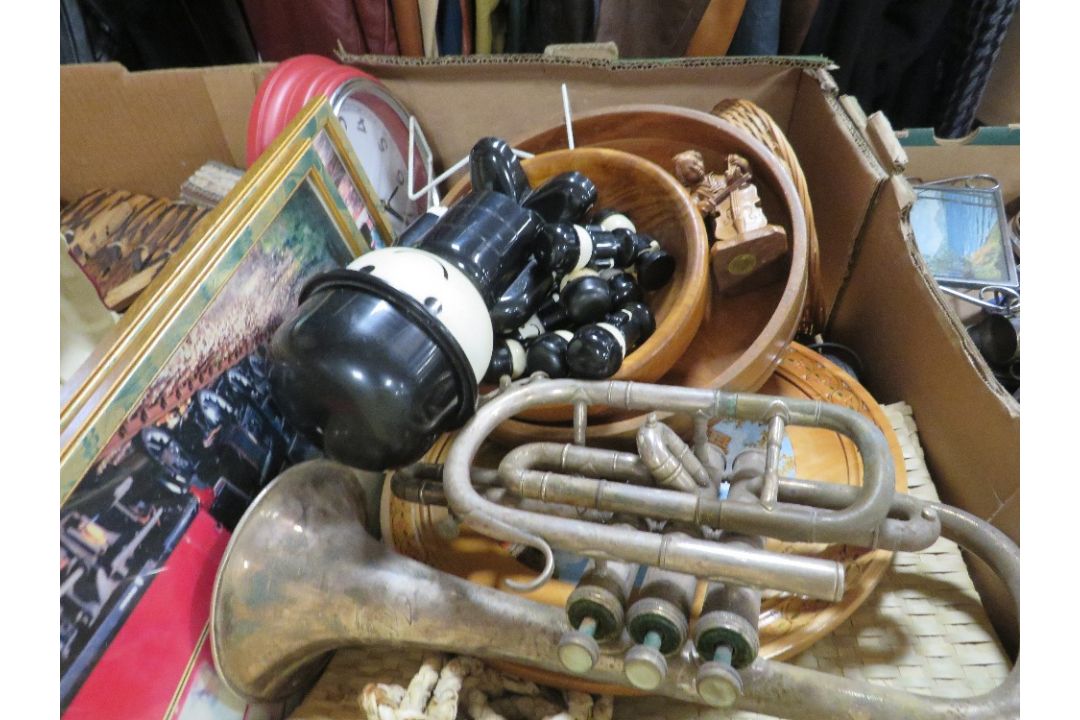 TWO TRAYS OF COLLECTABLES TO INCLUDE HOMEPRIDE FRED, SILVER PATE ETC - Image 2 of 6