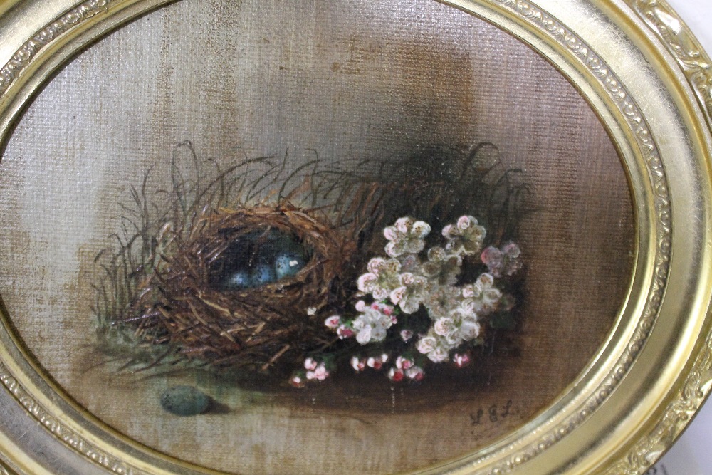 A SMALL OVAL OIL ON BOARD OF A BIRDS NEST & FLOWERS, INITIALLED LOWER RIGHT L.E.L , 19 x 24 cm - - Image 2 of 2