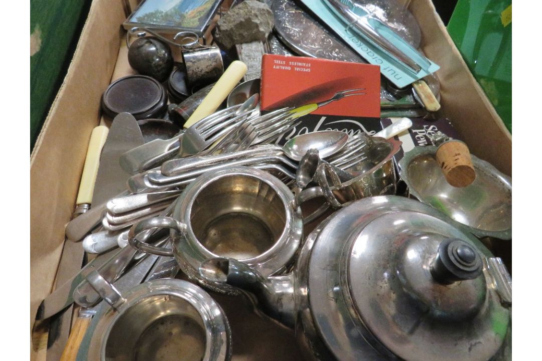 TWO TRAYS OF COLLECTABLES TO INCLUDE HOMEPRIDE FRED, SILVER PATE ETC - Image 5 of 6