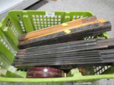 A BASKET OF WOODEN MEASURE RULERS TOGETHER WITH MEASURE TAPES ETC