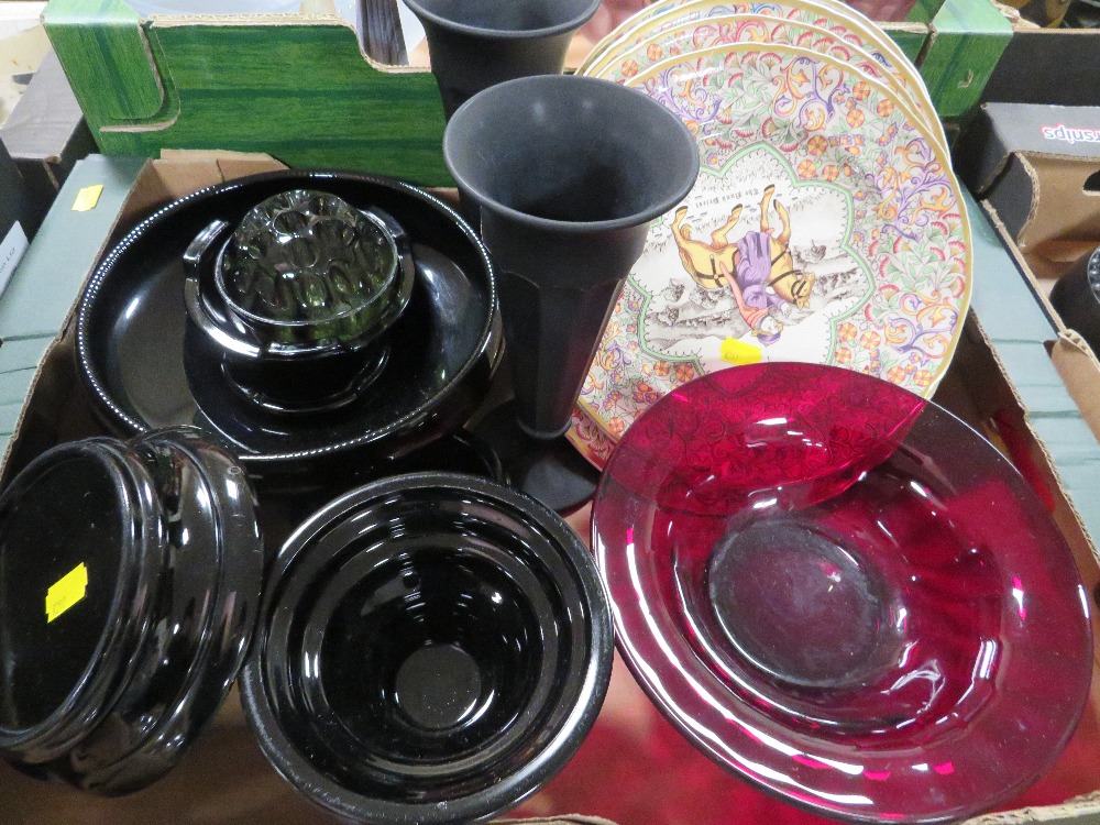 TWO TRAYS OF ASSORTED COLOURED GLASS ETC TO INCLUDE BOWLS, VASES ETC - Image 2 of 3