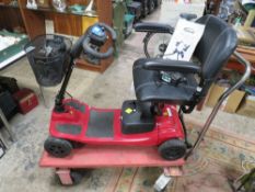 A LIBERTY KOMFI RIDER MOBILITY SCOOTER WITH KEYS - WORKING AT TIME OF CONSIGNMENT HOWEVER WE OFFER