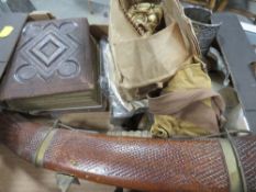 A TRAY OF ASSORTED COLLECTABLES TO INCLUDING VICTORIAN PHOTO ALBUM, COINAGE ETC