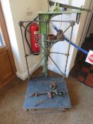 A VINTAGE SET OF AVERY BIRMINGHAM POTATO / WEIGHTING SCALES
