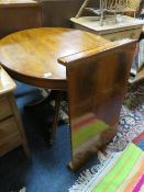 A REPRODUCTION EXTENDING PEDESTAL TABLE WITH ONE LEAF