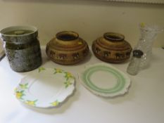 A TRAY OF CERAMICS ETC TO INCLUDE A GREEN PORTMEIRION TOTEM CRACKER BARREL