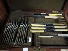AN OAK CASED CANTEEN OF MAPPIN & WEBB CUTLERY