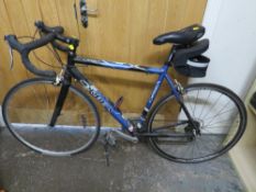 AN ORBEA LIGHTWEIGHT ALUMINIUM FRAME 24 GEAR RACING BIKE