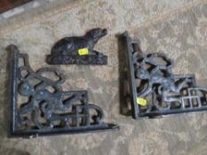 TWO CAST IRON BRACKETS WITH FIGURAL DETAIL TOGETHER WITH A SMALL CAST IRON DOG (3)